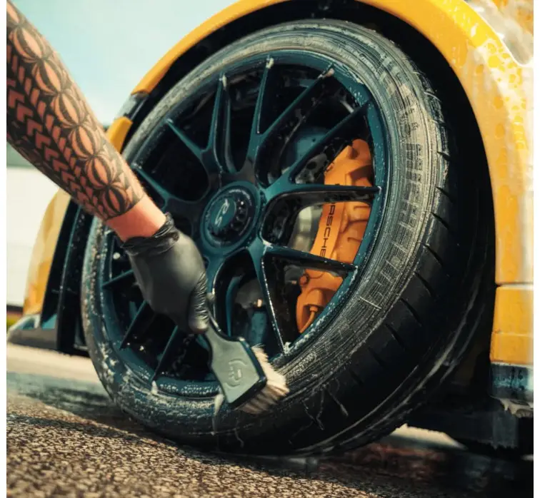 Yum - Undress Tyre & Rubber Cleaner